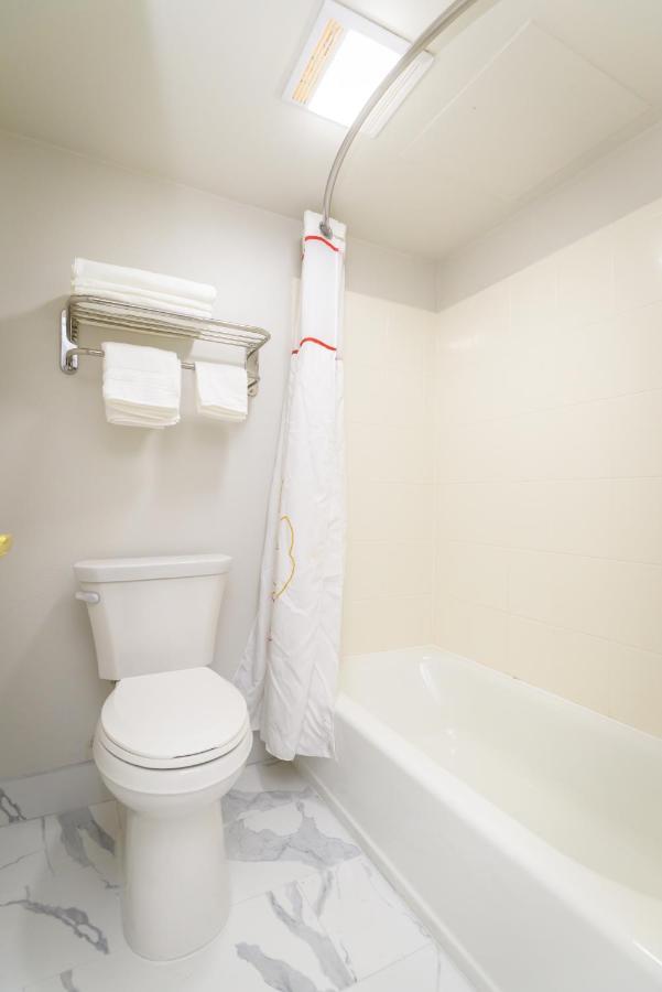 Philadelphia Suites At Airport - An Extended Stay Hotel Buitenkant foto